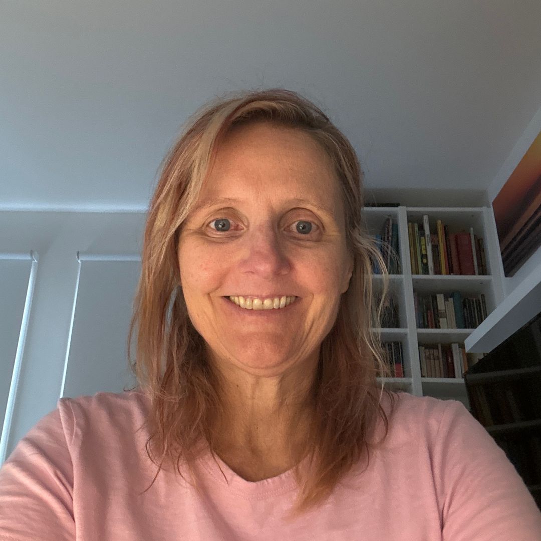 Portrait photo of author Tan Lee